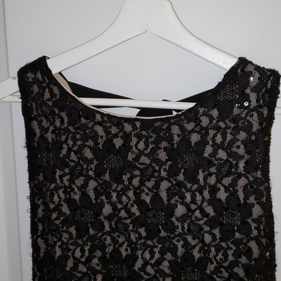 NWT Lace Dress with open Back - Picture 7 of 8
